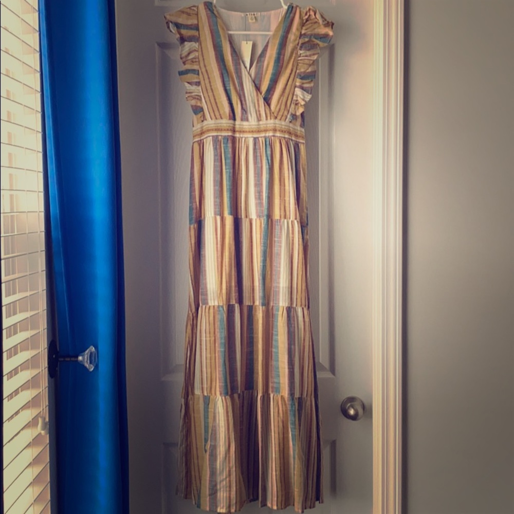 NWT tie dress lightly lined. Size small.